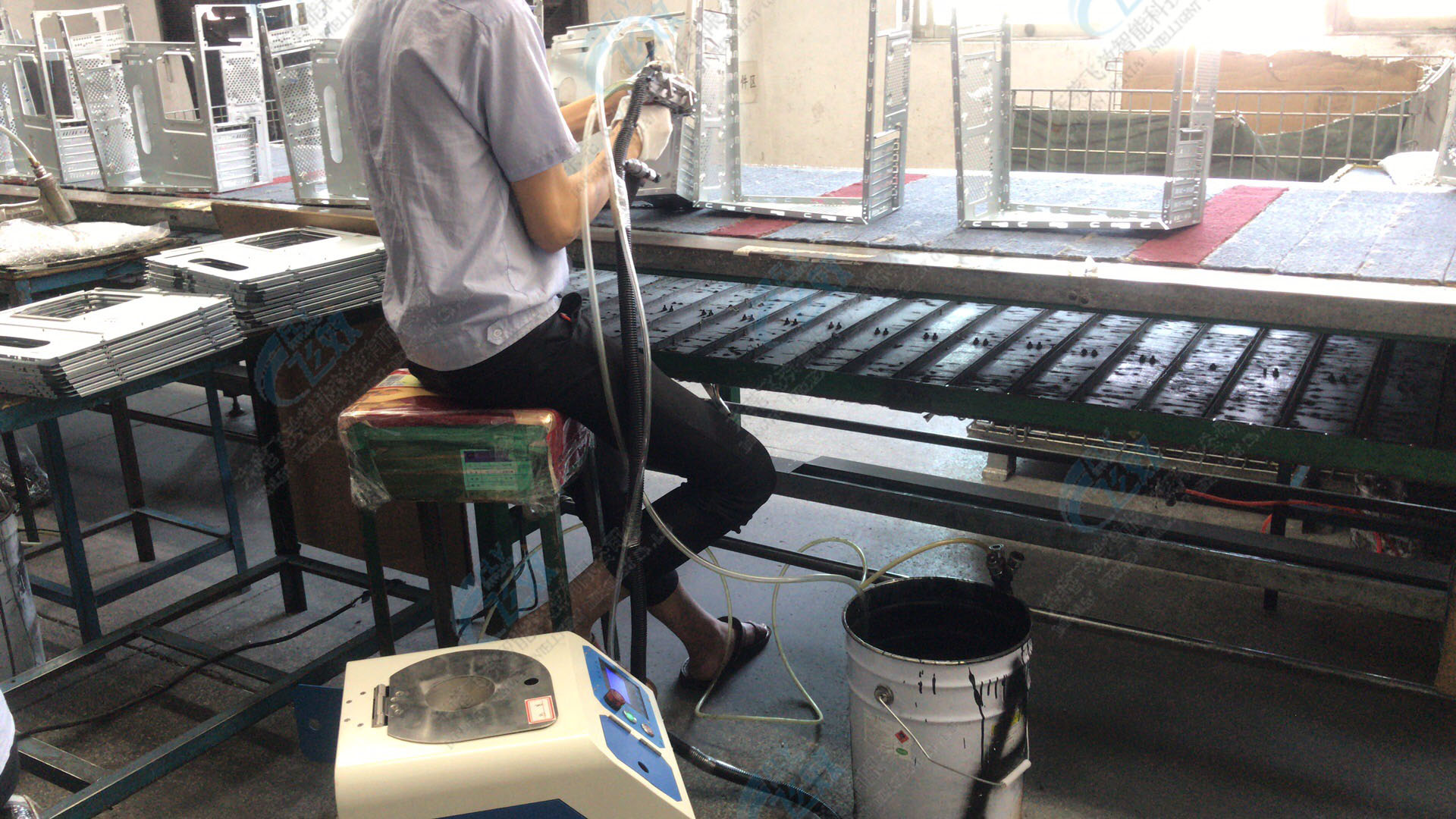 自動(dòng)上料鉚釘機(jī) 自動(dòng)拉釘機(jī) 自動(dòng)拉鉚機(jī).jpg