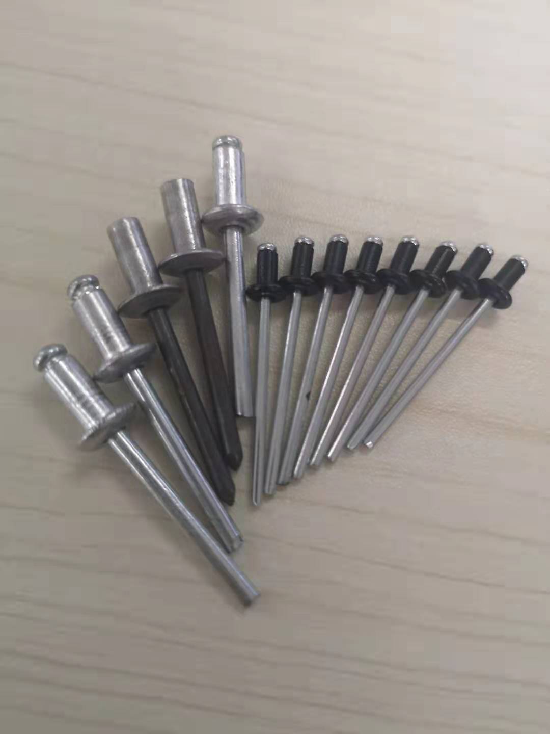 鉚釘?shù)挠蓙?lái)